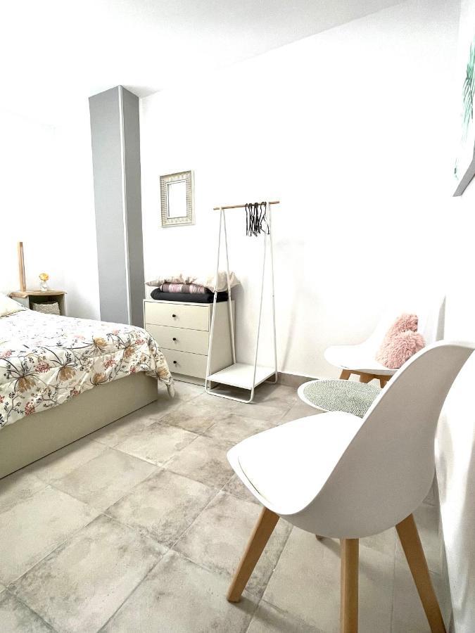 Comfortable Carolina En Alicante Exterior photo